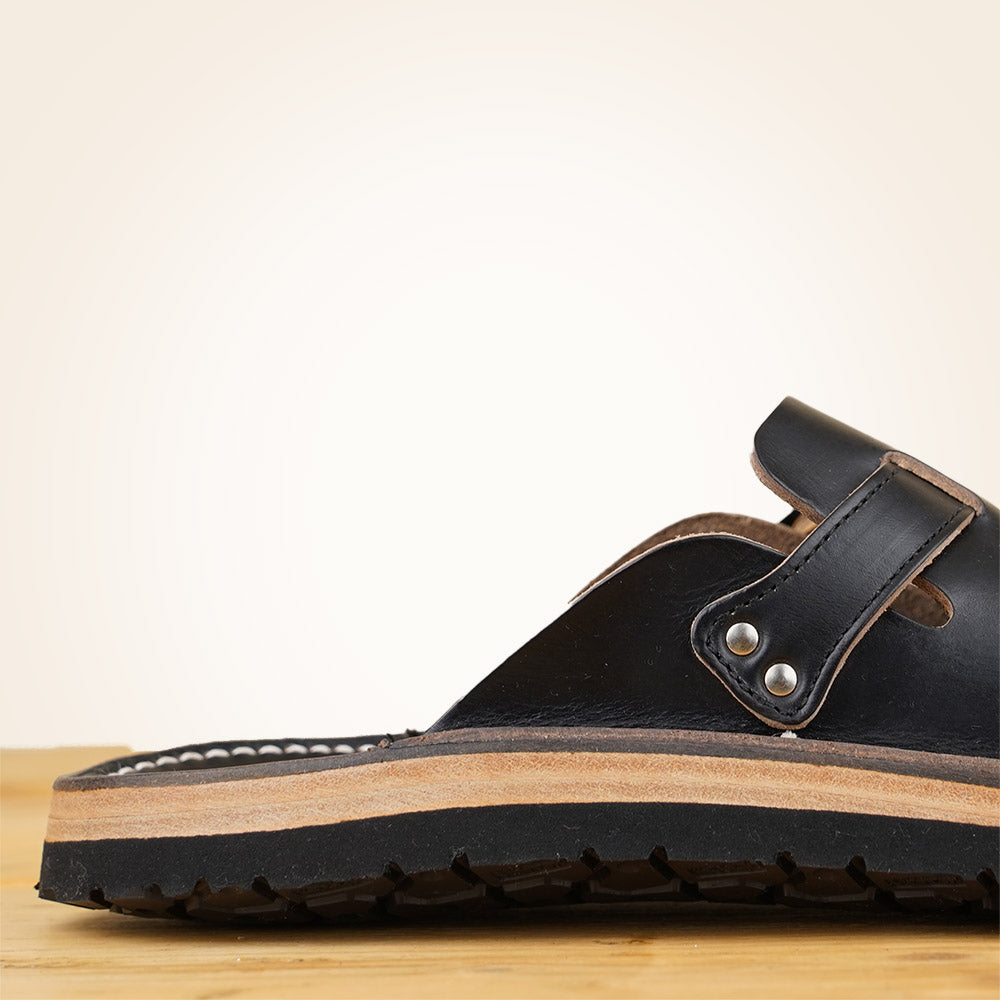 Zerrows Slit Sandals - Black CXL